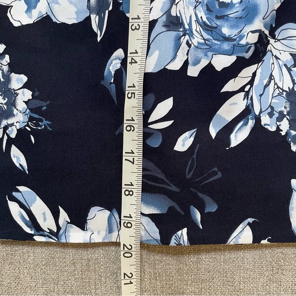 SC & Co Blue White Floral Pockets Stretch Tummy Control Wide Band Waist Skort - Picture 9 of 9